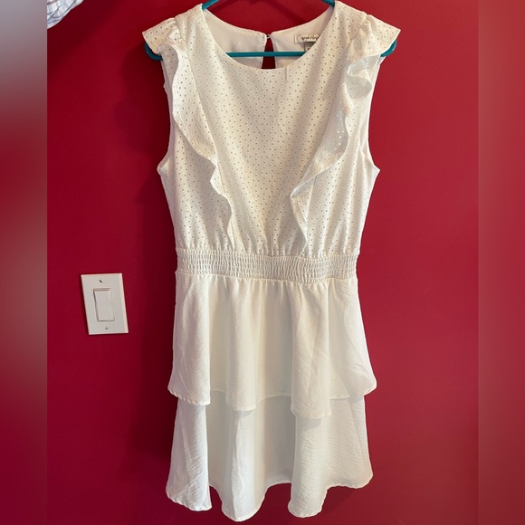 White dress - Picture 1 of 3